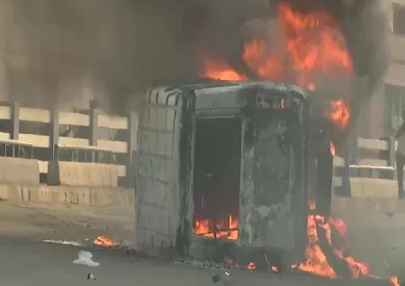 7 Year Old Girl Found Dead, Kolkata Police Vehicles Damaged - Latest News