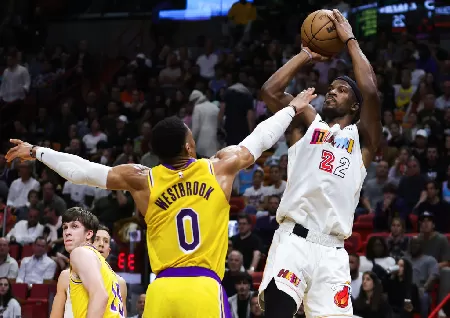Heat get past Lakers 112-98, climb over 500 at 18-17 - Trending Topics