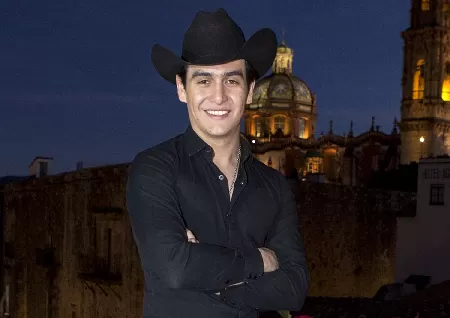 Julian Figueroa, a Mexican ballad singer, died at age 27 - Trending Topics