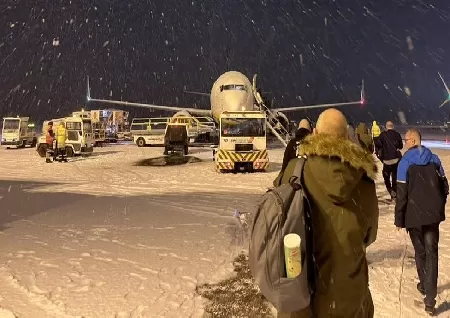 Manchester Airport runways reopen after heavy snow - Trending Topics