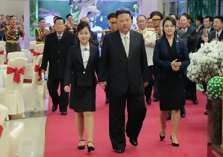 North Korean leader Kim visits the troops with his daughter - Trending Topics