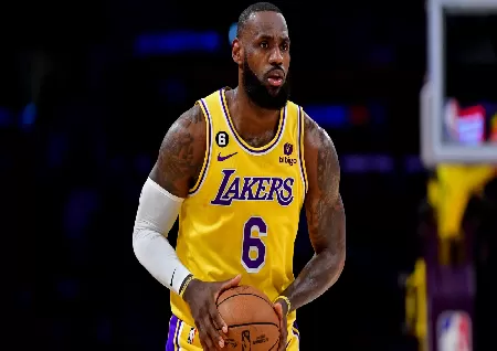 Return serve for Lakers - Trending Topics
