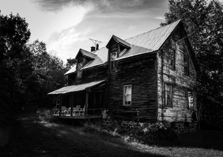 Horror Story Of The Haunting of Hollowbrook House