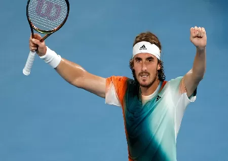 Sun Shines On Tsitsipas Swiatek At Australian Open